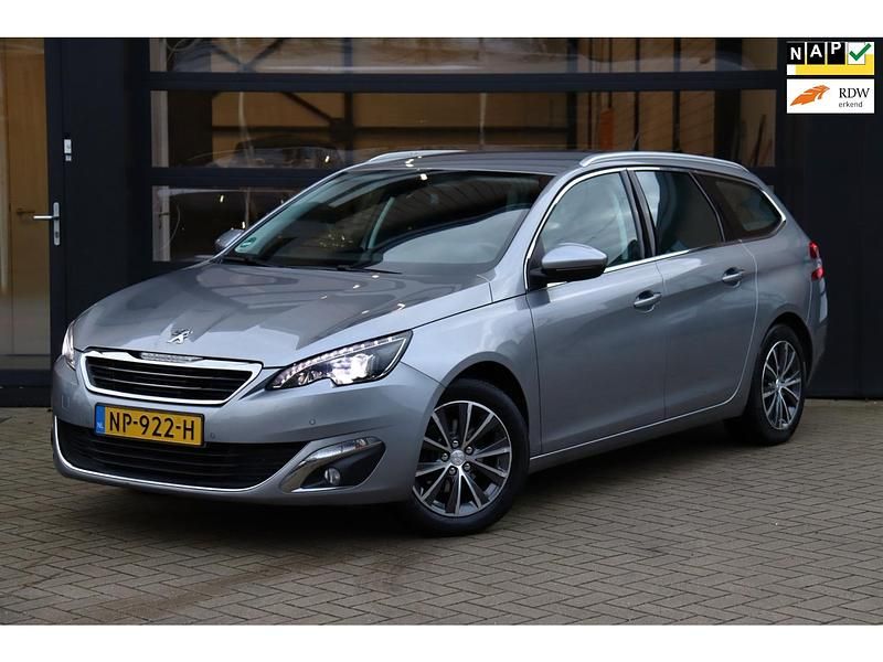 Grijs Gebruikt 2017 Peugeot 308 Allure Stationwagen | € 5.995 (Goede deal) - Afbeelding 1/4