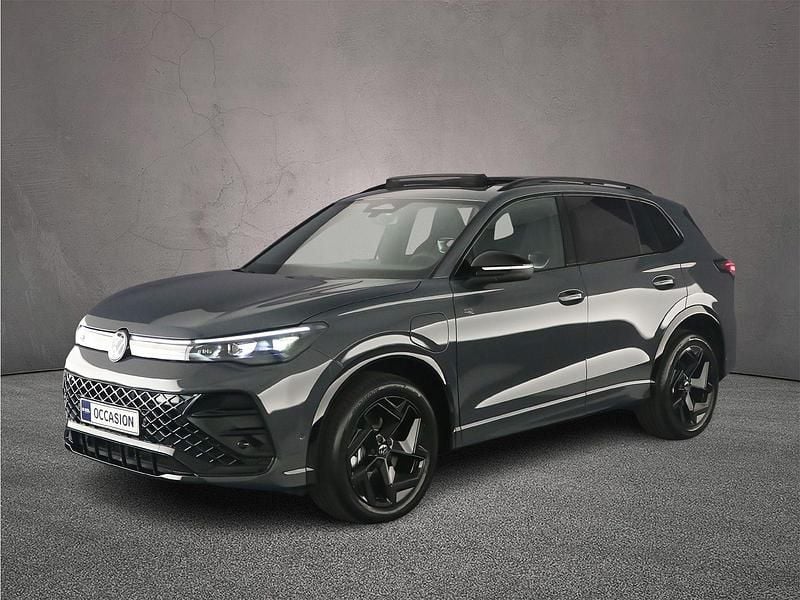 Dolphin grey metallic (b0) Nieuw 2025 VW Tiguan R-line Edition SUV | € 56.900 (Duur) - Afbeelding 1/4