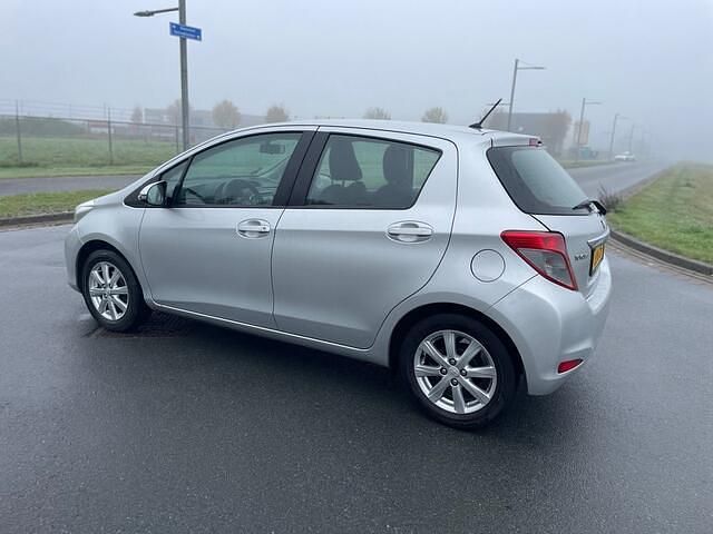 Occasion Toyota Yaris Comfort 69 PK (50 kW) 2012 Zilver (metallic) Hatchback