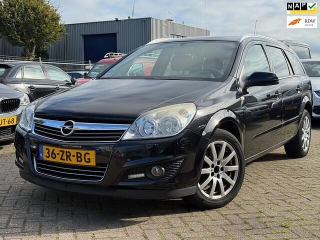 Zwart Gebruikt 2008 Opel Astra Stationwagen | € 1.950 (Eerlijke prijs) - Afbeelding 1/4