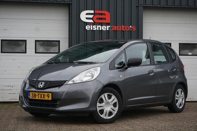 Grijs (metallic) Gebruikt 2012 Honda Jazz S Hatchback | € 4.749 (Eerlijke prijs) - Afbeelding 1/4