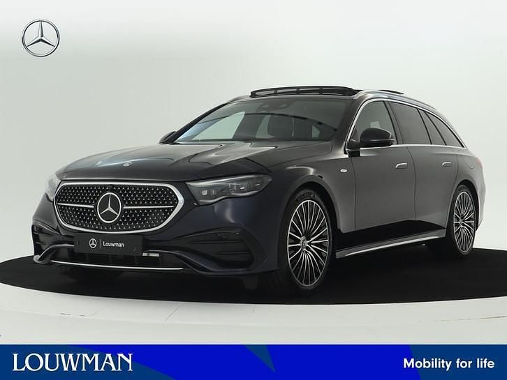Donker obsidiaanzwart metallic Nieuw 2025 Mercedes 300 Sport Edition Stationwagen | € 86.629 (Duur) - Afbeelding 1/4