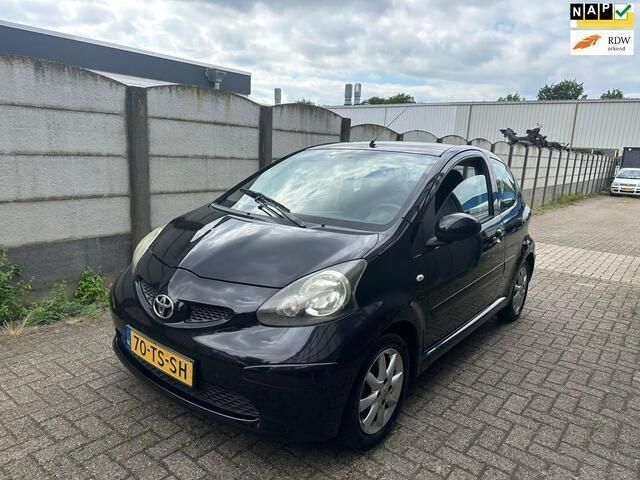 Zwart Gebruikt 2007 Toyota Aygo Hatchback | € 1.399 (Eerlijke prijs) - Afbeelding 1/4