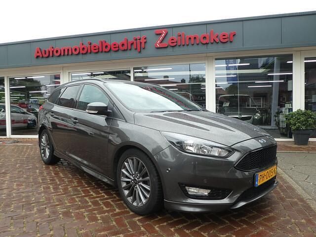 Grijs Gebruikt 2017 Ford Focus ST-Line Stationwagen | € 10.499 (Eerlijke prijs) - Afbeelding 1/4