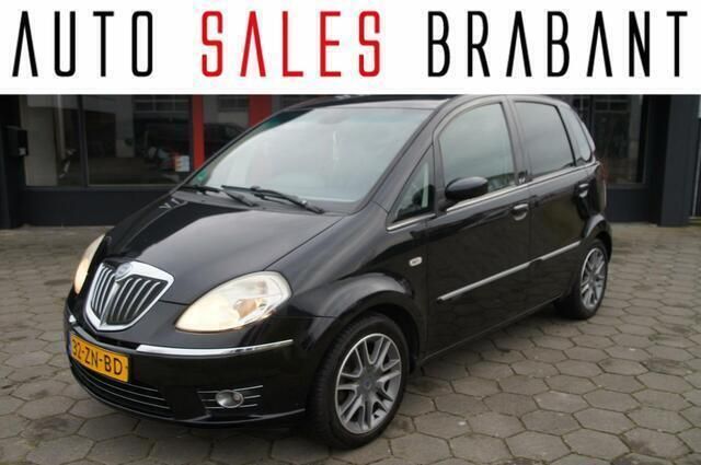 Zwart Gebruikt 2008 Lancia Musa MPV | € 1.990 (Eerlijke prijs) - Afbeelding 1/4
