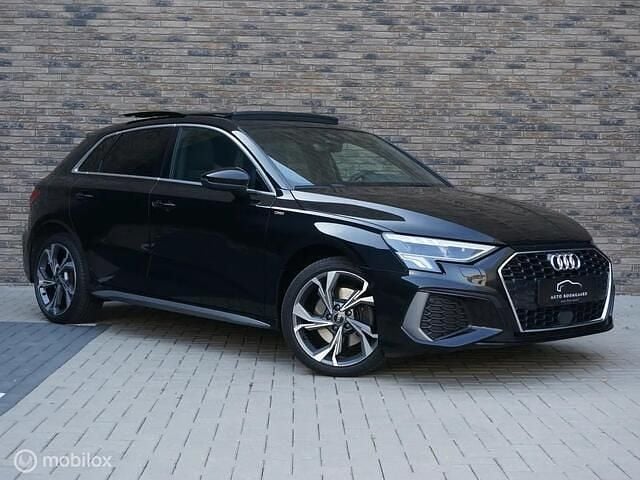 Zwart Gebruikt 2021 Audi A3 Sportback S-Line Hatchback | € 32.495 (Iets duurder) - Afbeelding 1/4