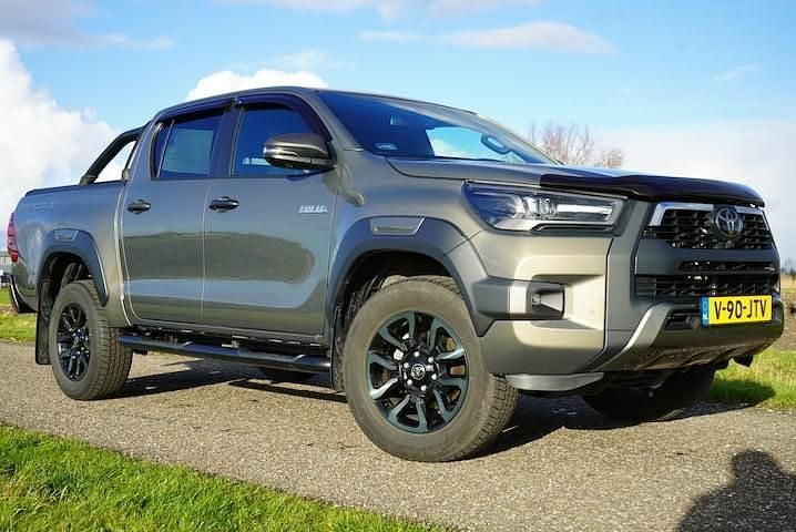 Occasion Toyota HiLux 204 PK (150 kW) 2023 Groen (metallic) Pickup