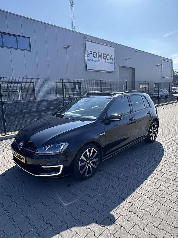 Zwart Gebruikt 2015 VW Golf VII GTE Stationwagen | € 14.750 (Iets duurder) - Afbeelding 1/4