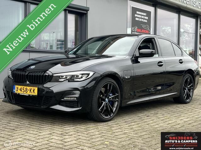 Zwart Gebruikt 2022 BMW 320 M Sport Sedan | € 39.950 (Duur) - Afbeelding 1/4