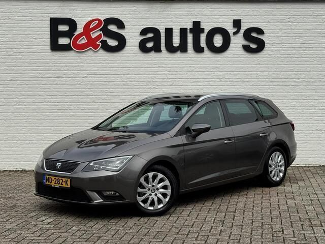 Grijs, metallic lak Gebruikt 2017 Seat Leon ST Style Stationwagen | € 12.400 (Iets duurder) - Afbeelding 1/4