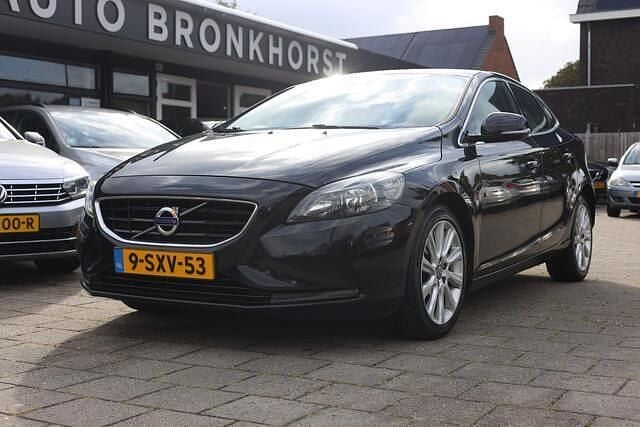 Zwart Gebruikt 2013 Volvo V40 Summum Stationwagen | € 4.950 (Eerlijke prijs) - Afbeelding 1/4