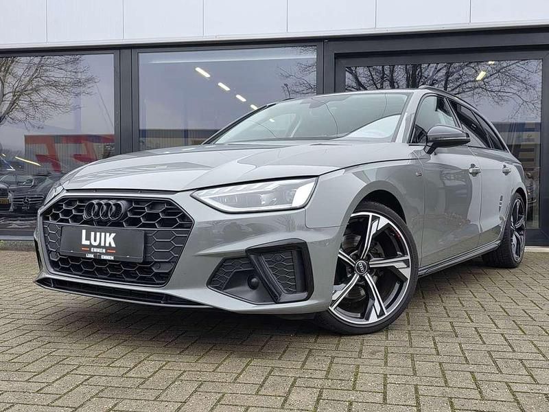 Grijs (metallic) Occasion 2022 Audi A4 S-line plus Stationwagen | € 25.900 (Super prijs) - Afbeelding 1/4