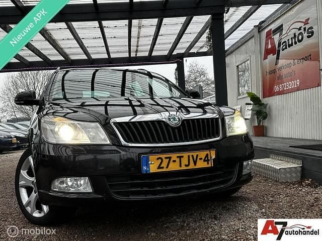 Zwart Occasion 2012 Skoda Octavia Business Line Stationwagen | € 2.799 (Goede deal) - Afbeelding 1/4