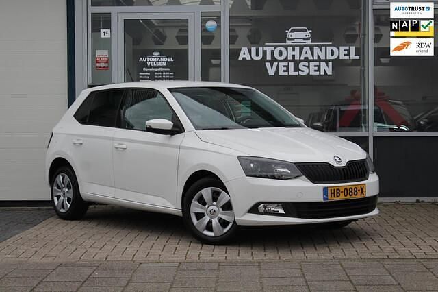 Wit Gebruikt 2015 Skoda Fabia Hatchback | € 8.490 (Eerlijke prijs) - Afbeelding 1/4