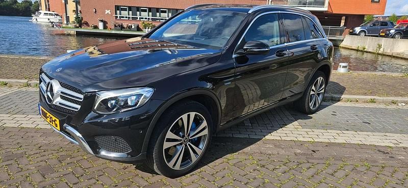 Zwart Gebruikt 2017 Mercedes GLC350 SUV | € 21.250 (Eerlijke prijs) - Afbeelding 1/4
