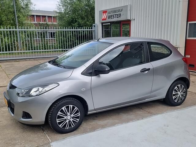Grijs Gebruikt 2010 Mazda 2 Hatchback | € 4.950 (Eerlijke prijs) - Afbeelding 1/4