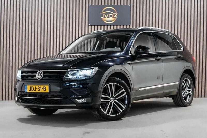 Zwart (metallic) Occasion 2017 VW Tiguan Highline SUV | € 20.900 (Super prijs) - Afbeelding 1/4