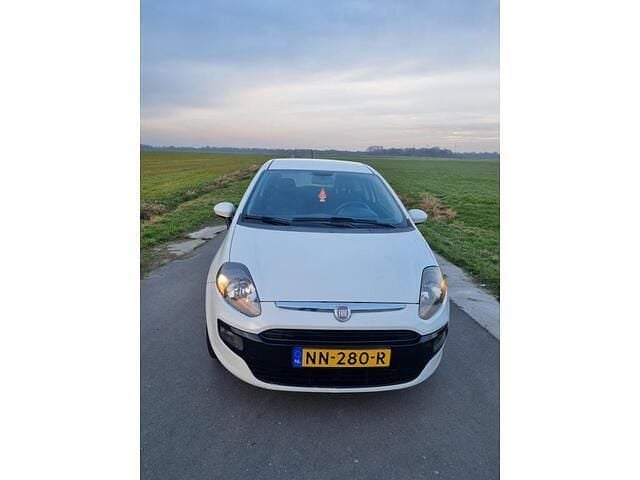 Wit Occasion 2011 Fiat Punto Evo Pop Hatchback | € 2.499 (Goede deal) - Afbeelding 1/4