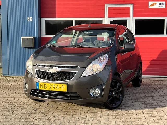 Bruin (metallic) Occasion 2012 Chevrolet Spark LT Hatchback | € 2.999 (Eerlijke prijs) - Afbeelding 1/4