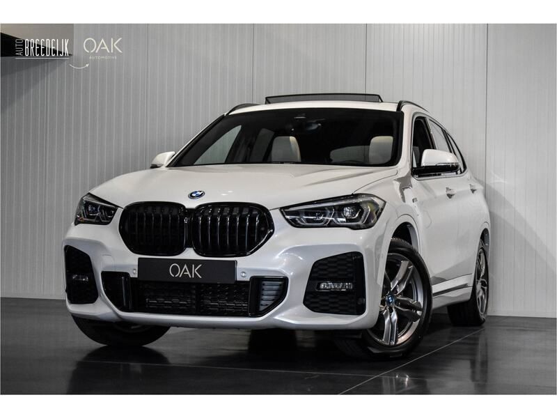 Wit, metallic lak Gebruikt 2022 BMW X1 M Sport SUV | € 33.900 (Eerlijke prijs) - Afbeelding 1/3
