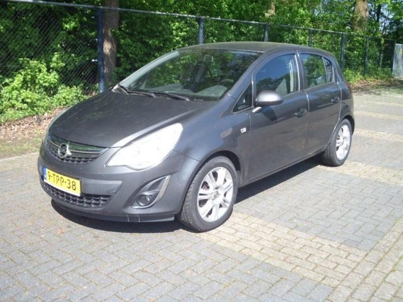Grijs Gebruikt 2011 Opel Corsa Hatchback | € 3.949 (Eerlijke prijs) - Afbeelding 1/4