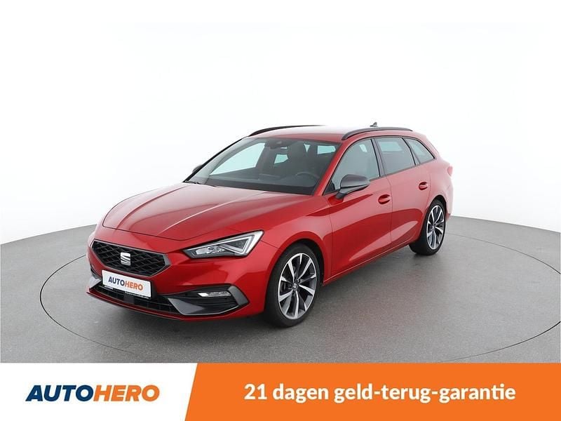 Rood (metallic) Gebruikt 2021 Seat Leon FR Stationwagen | € 23.850 (Eerlijke prijs) - Afbeelding 1/4