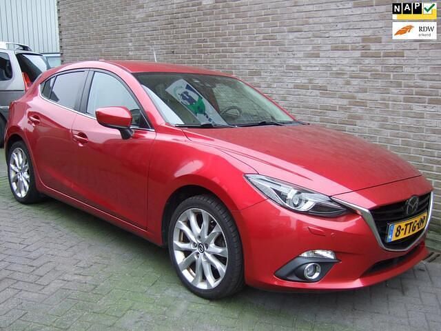 Rood (metallic) Occasion 2014 Mazda 3 Hatchback | € 10.999 (Eerlijke prijs) - Afbeelding 1/4