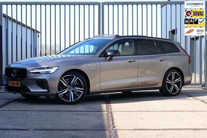 Grijs, metallic lak Gebruikt 2021 Volvo V60 R-Design Stationwagen | € 41.995 (Duur) - Afbeelding 1/4