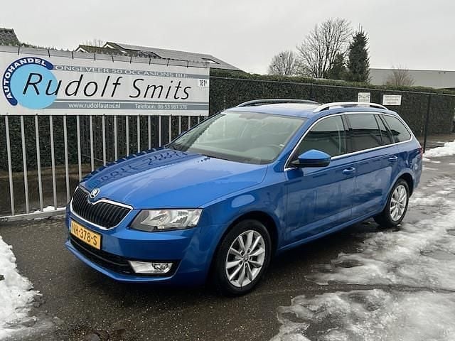 Blauw (metallic) Occasion 2017 Skoda Octavia Business Line Stationwagen | € 6.990 (Super prijs) - Afbeelding 1/4