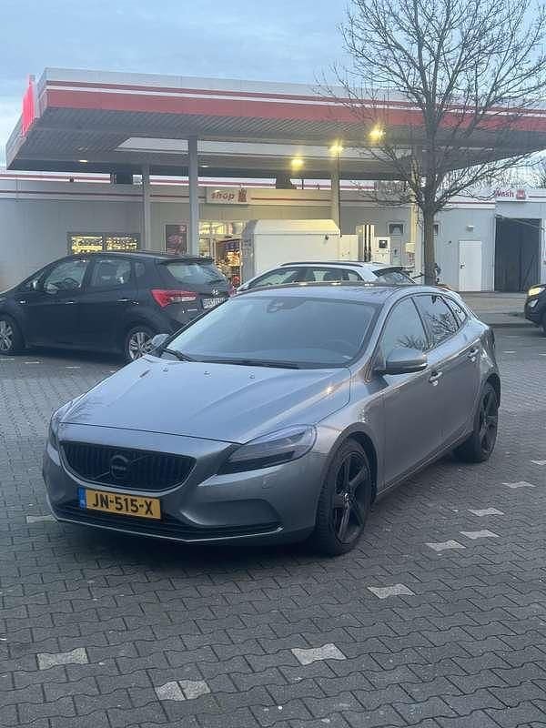 Grijs Occasion 2016 Volvo V40 Momentum | € 12.500 (Super prijs) - Afbeelding 1/4