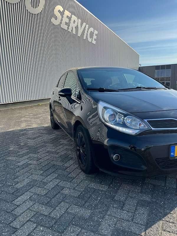 Zwart Gebruikt 2012 Kia Rio MPV | € 5.999 (Iets duurder) - Afbeelding 1/4