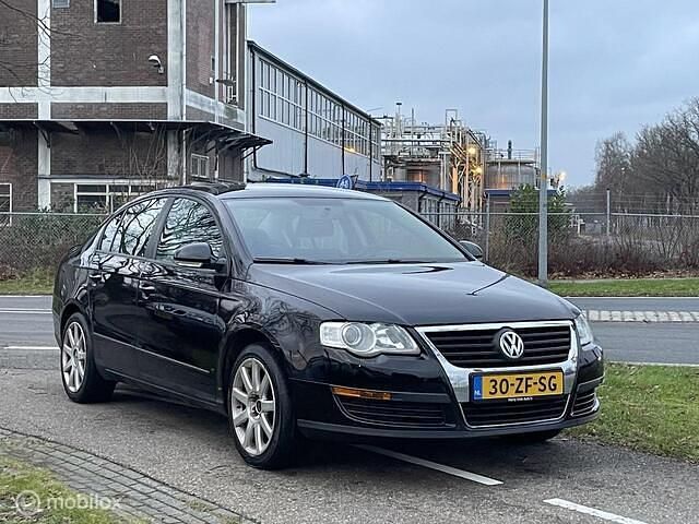 Zwart Gebruikt 2008 VW Passat Business Sedan | € 2.950 (Eerlijke prijs) - Afbeelding 1/4