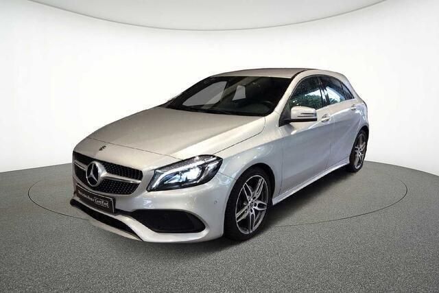 Zilver Gebruikt 2018 Mercedes A180 AMG line Hatchback | € 17.000 (Eerlijke prijs) - Afbeelding 1/4