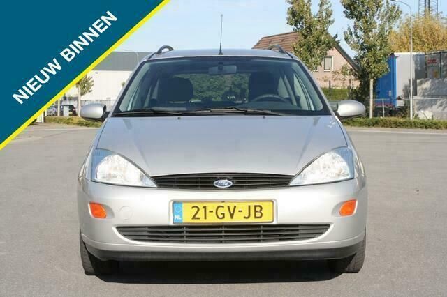 Grijs Gebruikt 2001 Ford Focus Ambiente Stationwagen | € 1.299 (Eerlijke prijs) - Afbeelding 1/4