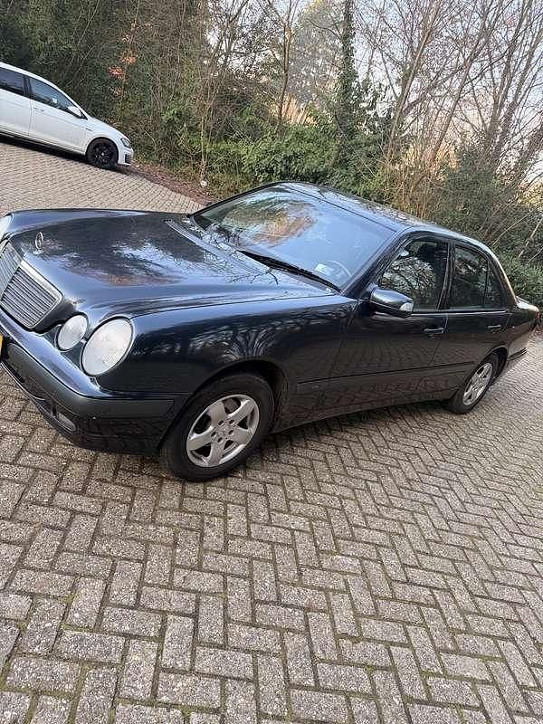 Occasion Mercedes E220 Classic 143 PK (105 kW) 2001 Blauw Sedan