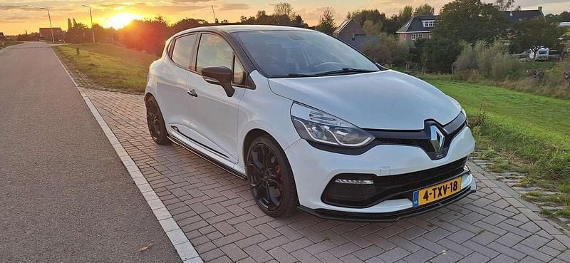 Wit Gebruikt 2014 Renault Clio R.S. R.S. Hatchback | € 11.250 (Eerlijke prijs) - Afbeelding 1/4