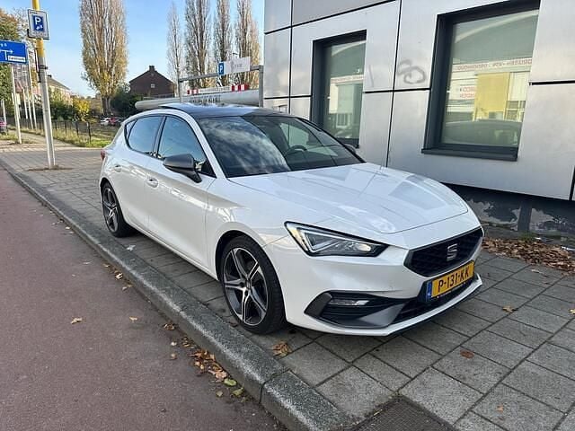 Wit Gebruikt 2021 Seat Leon Beats Hatchback | € 17.500 (Goede deal) - Afbeelding 1/4