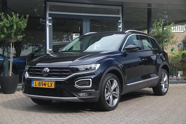 Zwart Gebruikt 2021 VW T-Roc Sportline SUV | € 24.990 (Eerlijke prijs) - Afbeelding 1/4