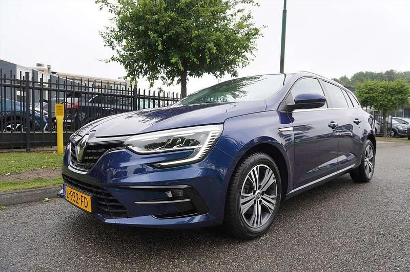 Blauw Occasion 2021 Renault Mégane GrandTour Bose Edition Stationwagen | € 14.945 (Goede deal) - Afbeelding 1/4