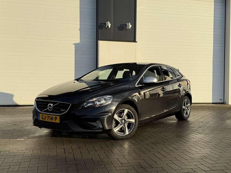 Zwart Gebruikt 2015 Volvo V40 R-Design Stationwagen | € 16.590 (Duur) - Afbeelding 1/4