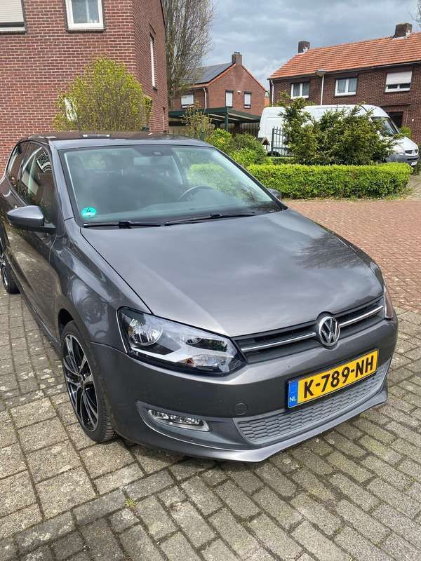 Grijs Gebruikt 2010 VW Polo Hatchback | € 5.900 (Duur) - Afbeelding 1/4