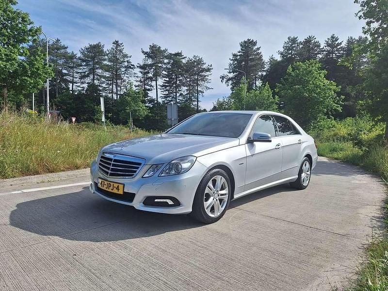Zilver Gebruikt 2009 Mercedes E350 Avantgarde Sedan | € 12.000 (Super prijs) - Afbeelding 1/4