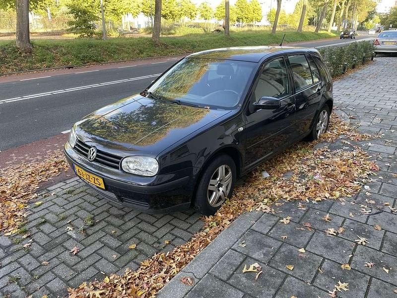 Zwart Gebruikt 2002 VW Golf IV Highline Hatchback | € 1.800 (Iets duurder) - Afbeelding 1/3