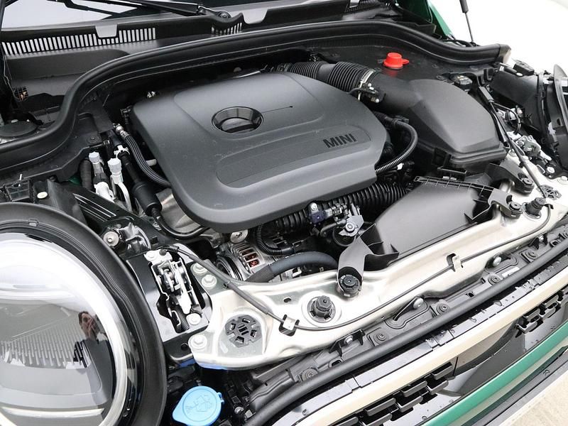 Nieuw Mini Cooper Favoured 114 kW (156 PK) 2026 Groen Hatchback