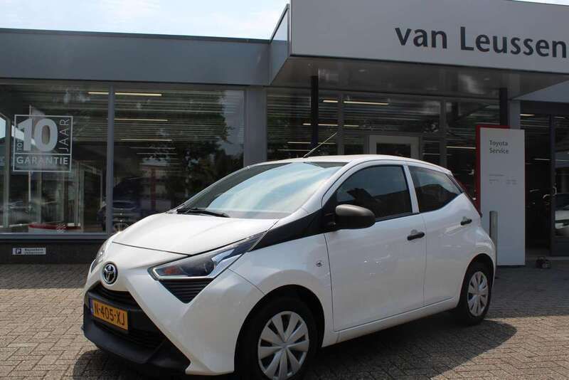 Wit Gebruikt 2022 Toyota Aygo Hatchback | € 12.400 (Goede deal) - Afbeelding 1/4