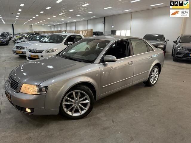 Grijs, metallic lak Gebruikt 2004 Audi A4 Proline Sedan | € 3.499 (Duur) - Afbeelding 1/4