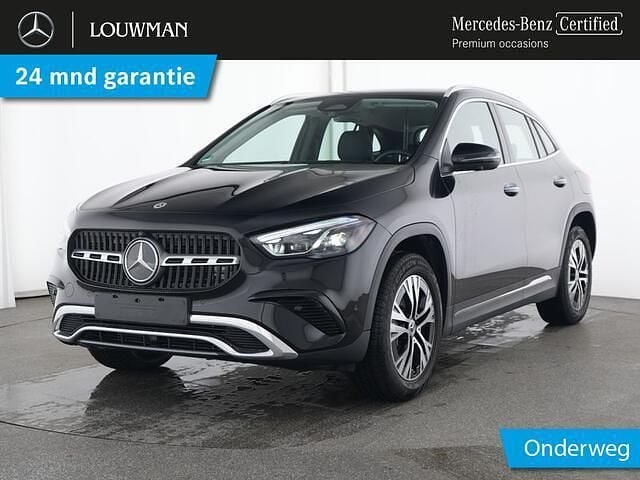Donker nachtzwart Occasion 2024 Mercedes GLA250 Progressive SUV | € 44.745 (Goede deal) - Afbeelding 1/4