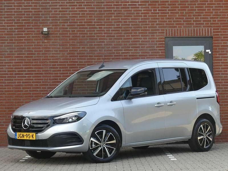 Grijs Nieuw 2024 Mercedes EQT200 Premium Plus MPV | € 28.950 - Afbeelding 1/4