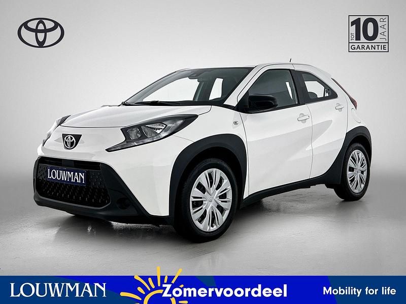 Wit Gebruikt 2025 Toyota Aygo X Play SUV | € 19.750 - Afbeelding 1/3