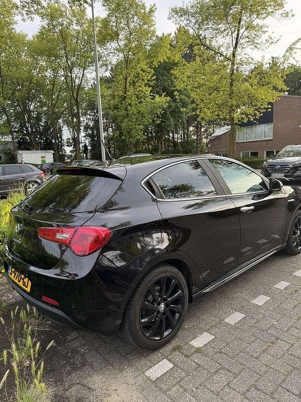 Occasion Alfa Romeo Giulietta Distinctive 120 PK (88 kW) 2012 Zwart MPV
